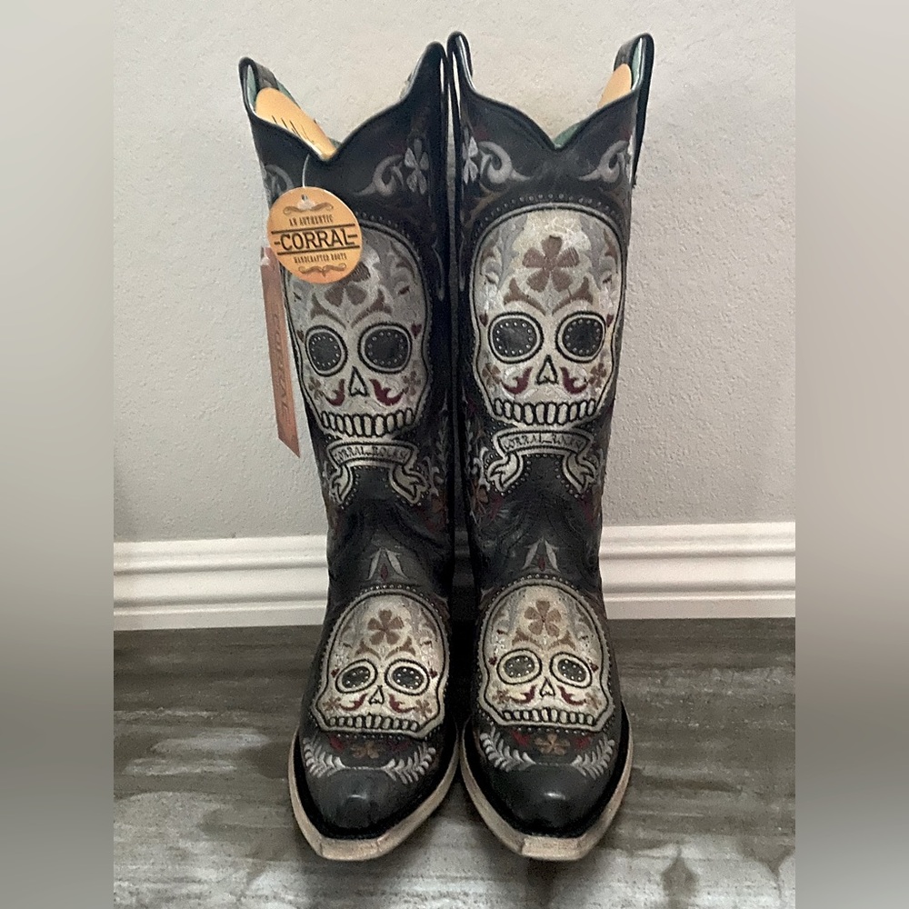 Corral Ladies Skull Embroidered & Studded Western Boots Size 6 NWT